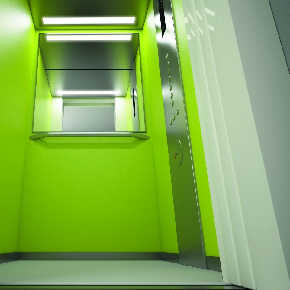 Interno ascensore a specchio