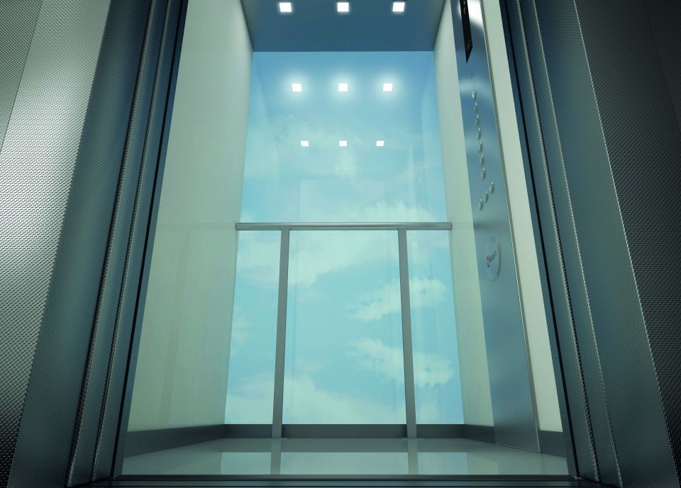 Interno ascensore moderno