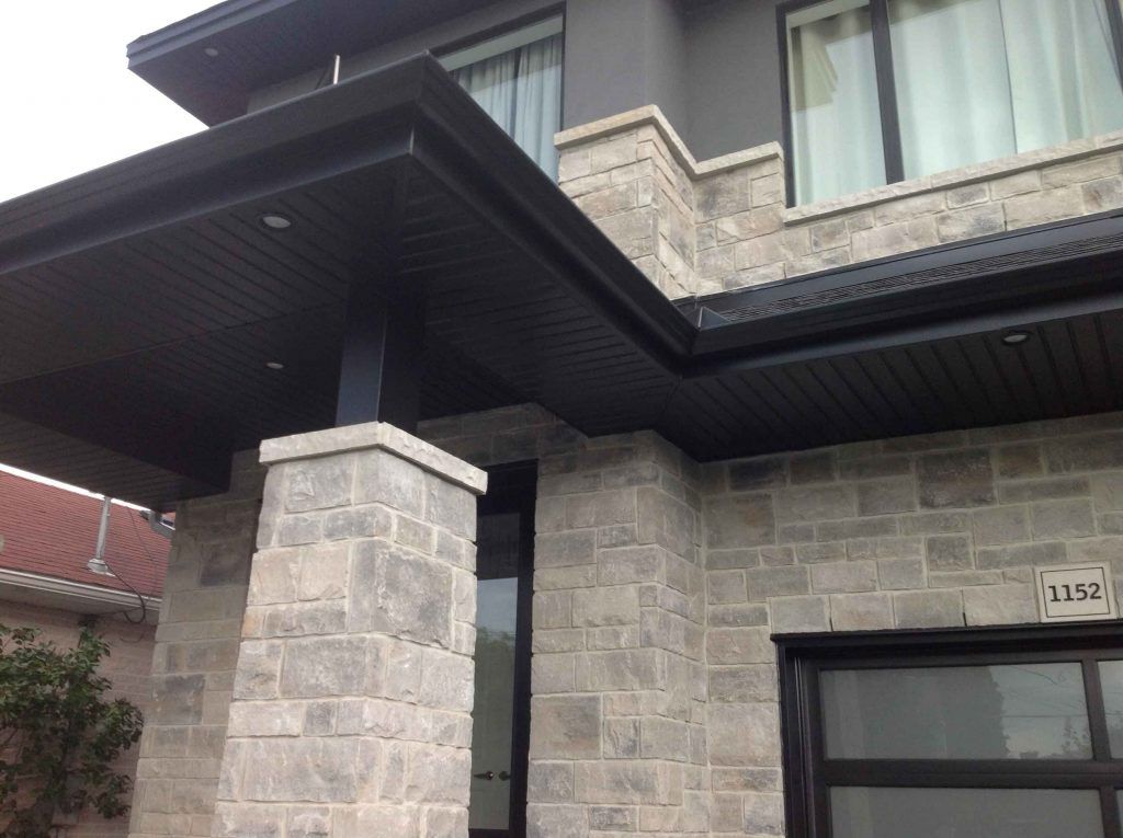 A house with the number 1158 on it