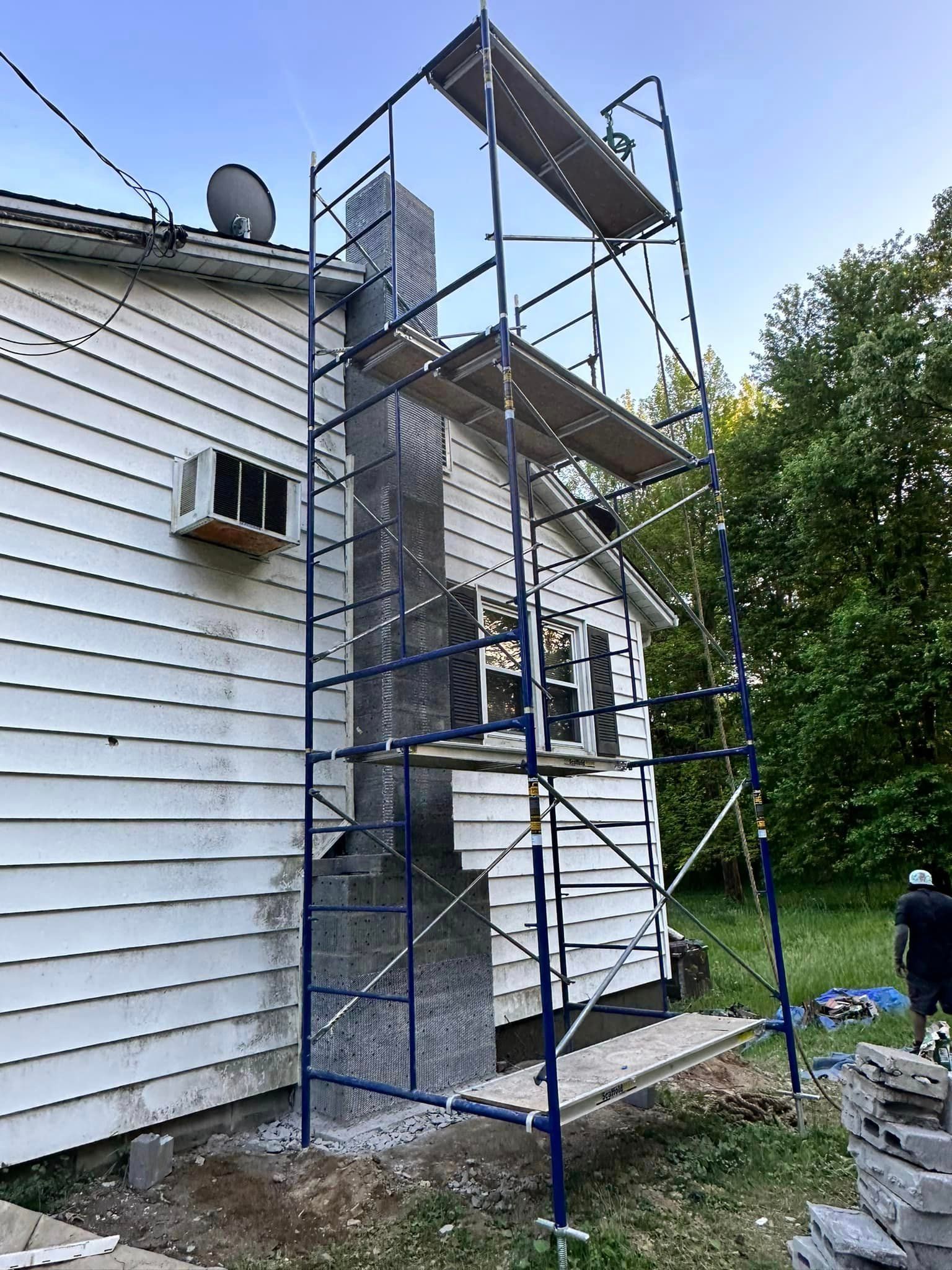 A scaffolding is sitting on the side of a house.