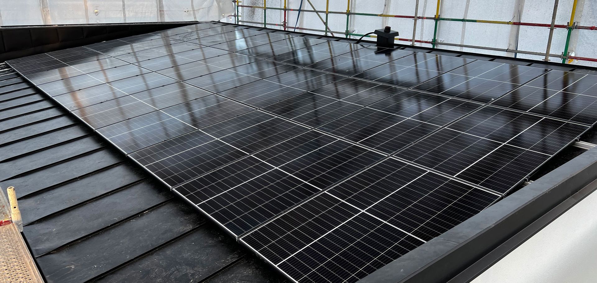 Soleller på tak i Bjällersta