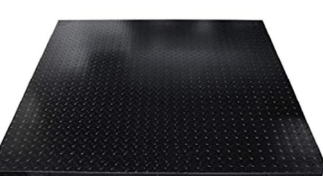 Báscula de piso de calidad industrial de color negro con superficie de placa de diamante.