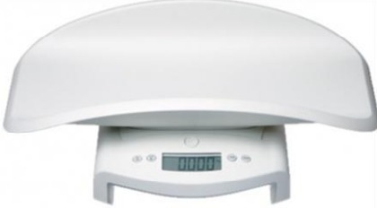 Báscula digital para bebés de color blanco con parte superior curva.