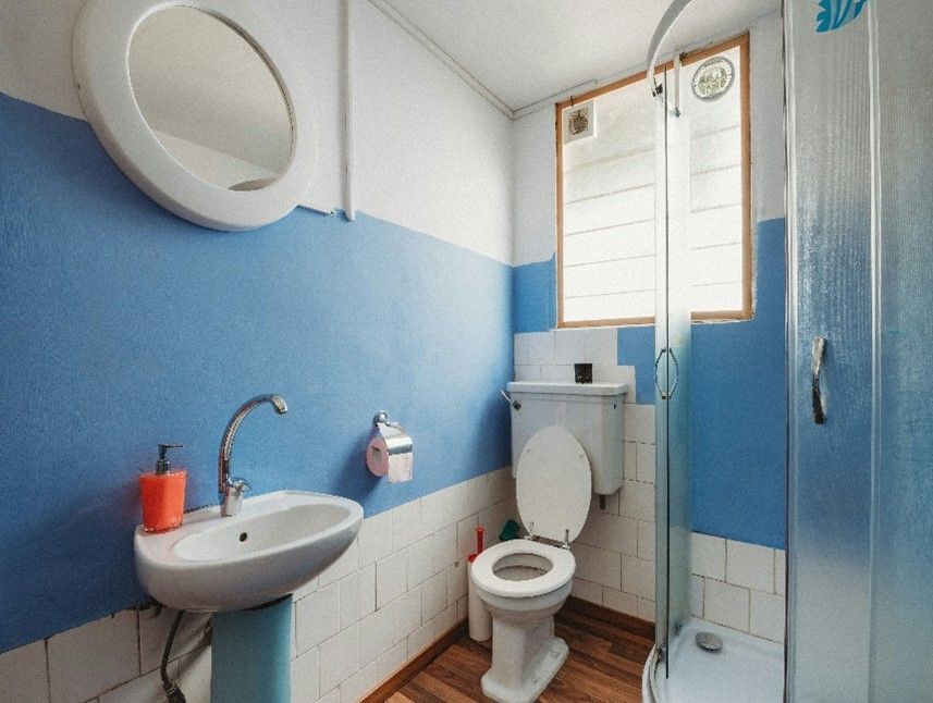 bathroom before photo