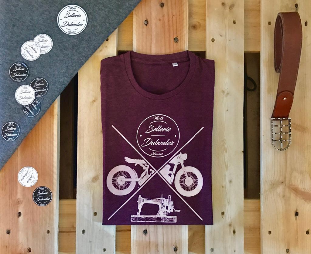 t-shirt bordeau plié