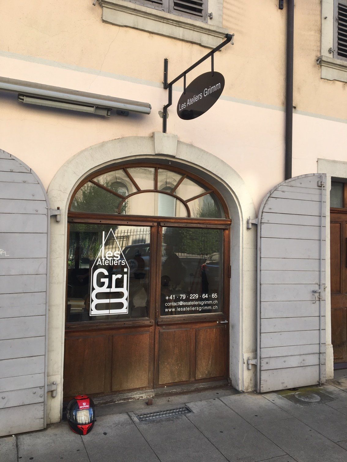 devanture d'enseigne à carouge