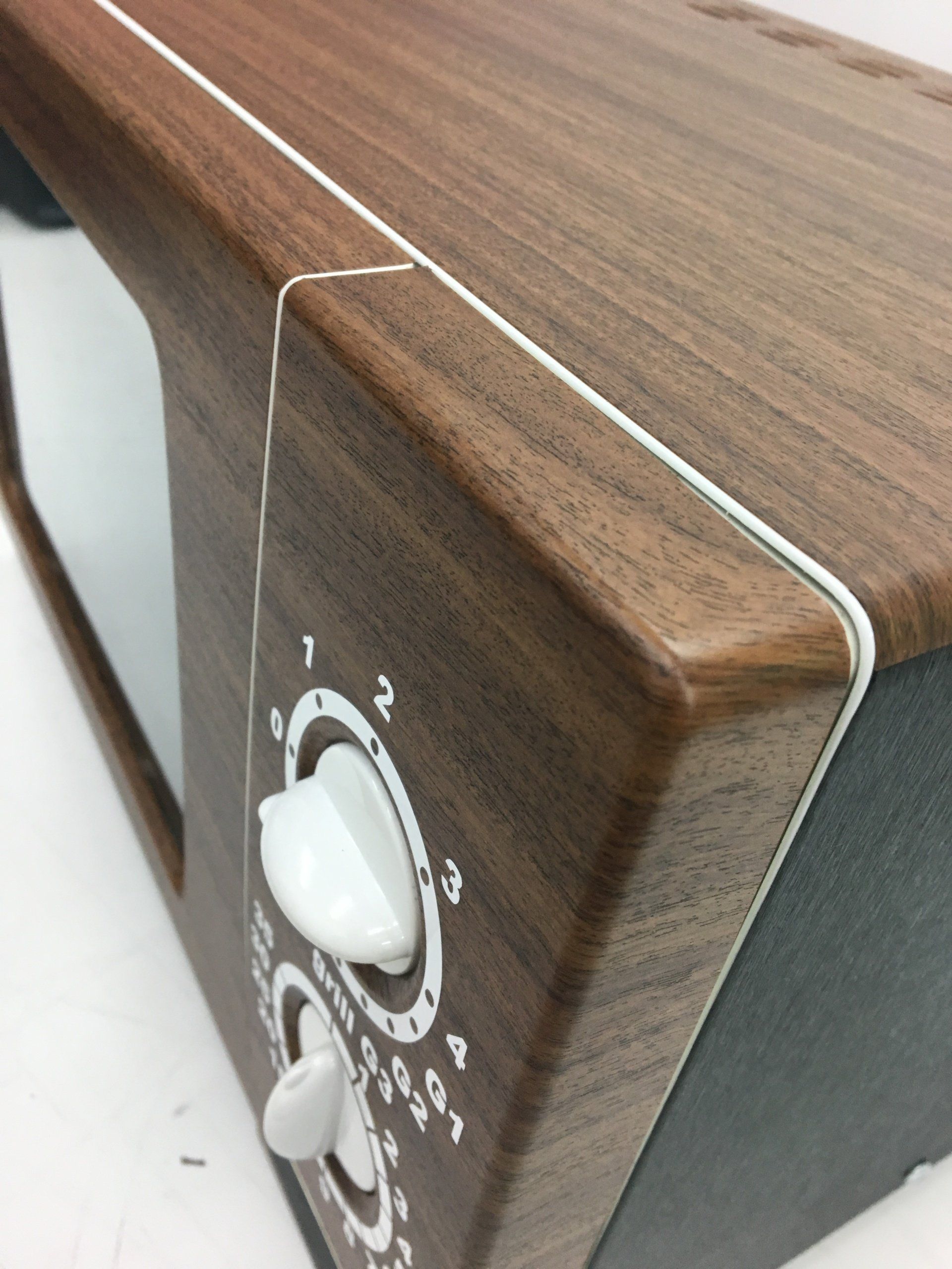 four micro-onde simili bois