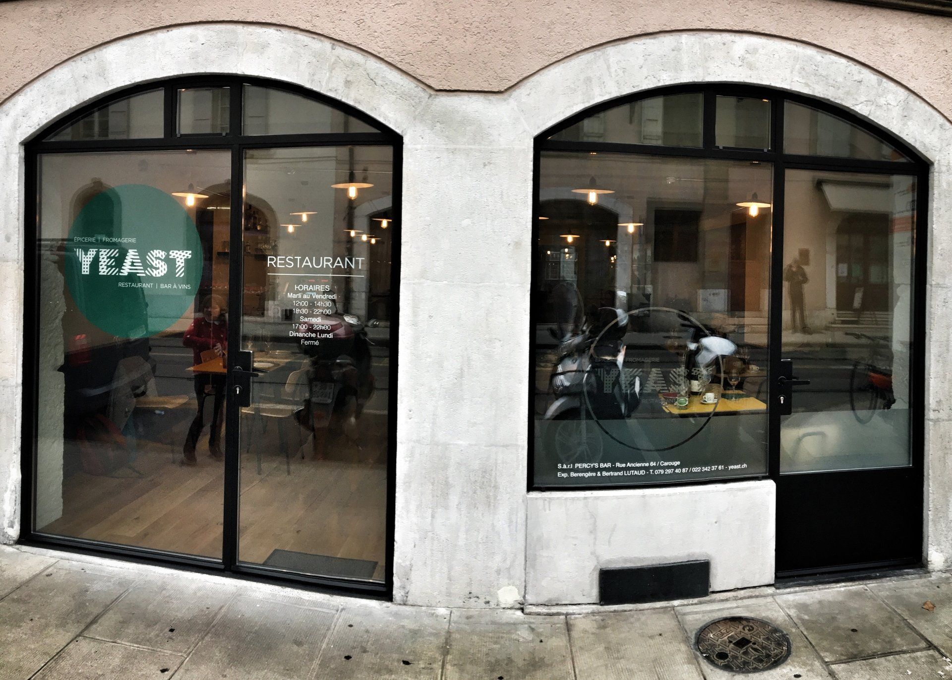 vitrines d'un magasin