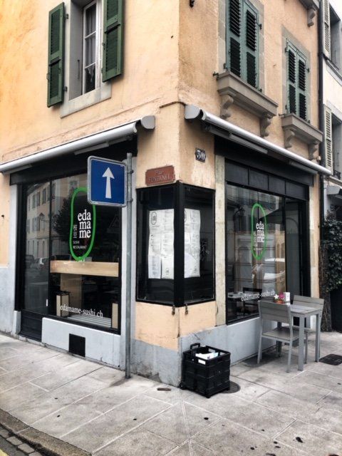 vitrines sur angle de rue