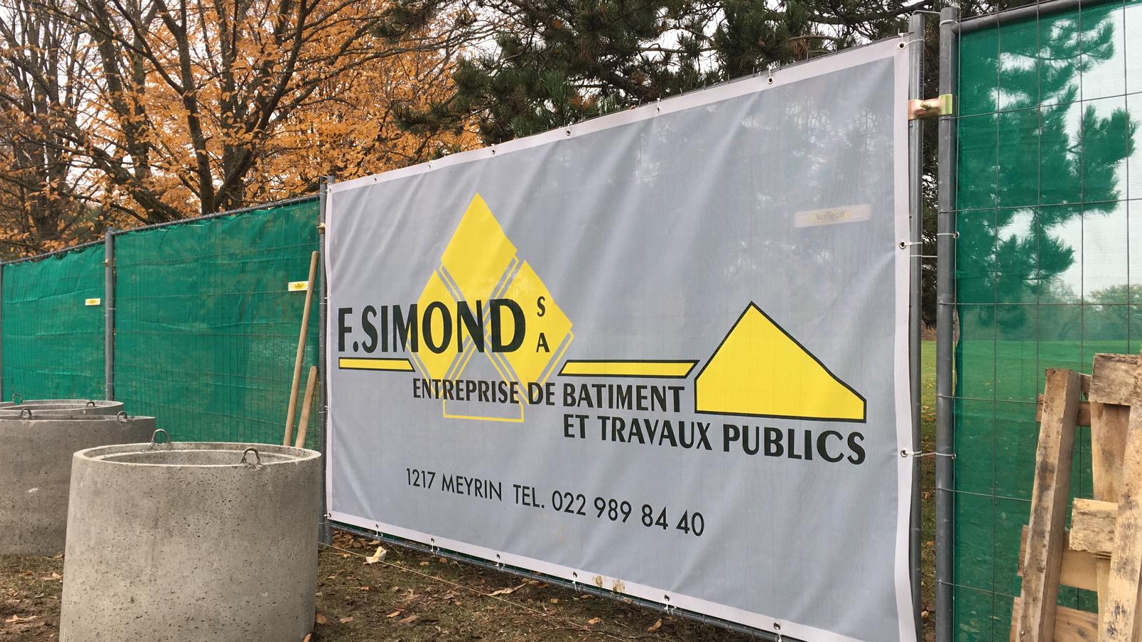 affiche sur grille de chantier 2