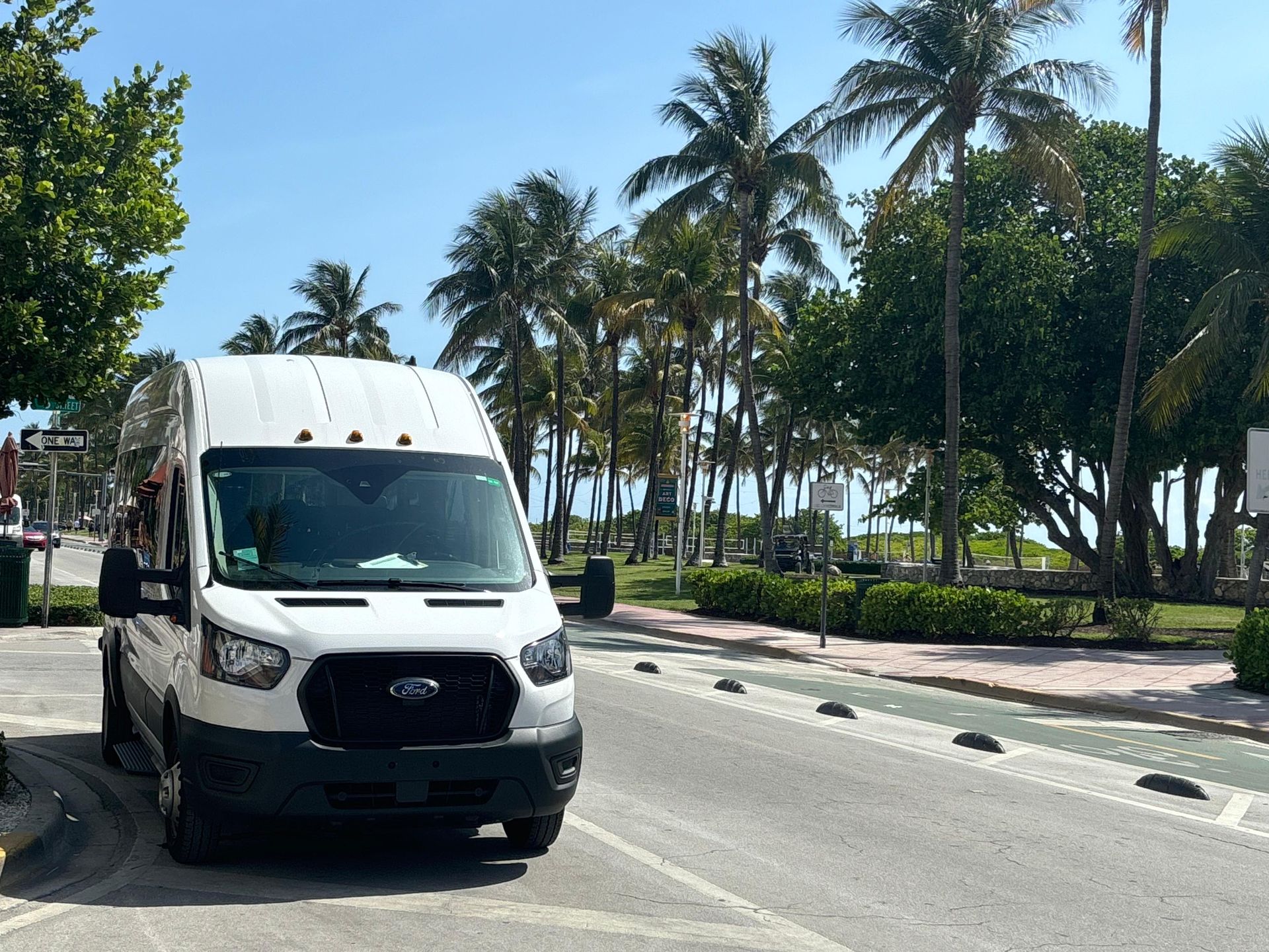 Bus tour in South Beach driving on the best route of the Miami Sightseeing Bus tour