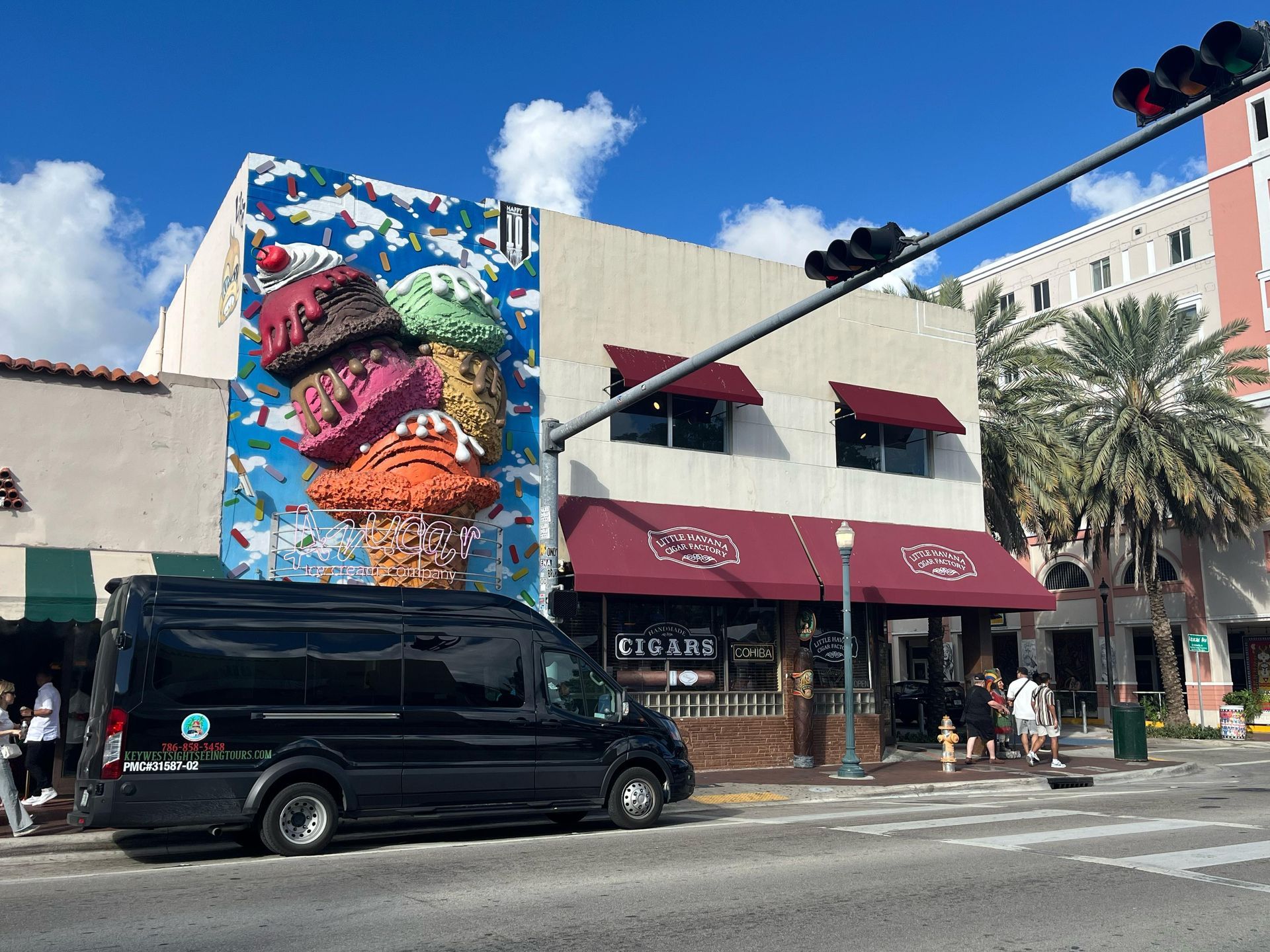 Small group bus tour in Miami exploring Little Havana
