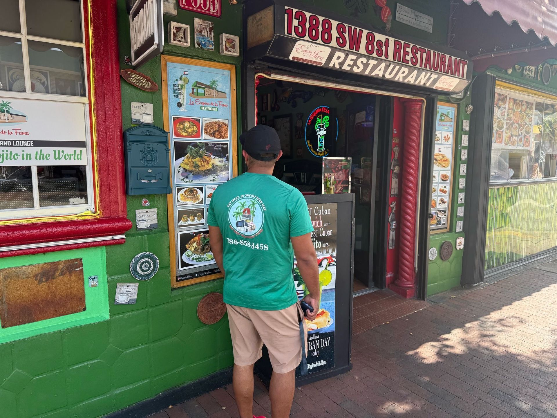 Tour Guide in the little Havana, on of the top rated walking tours in Miami 