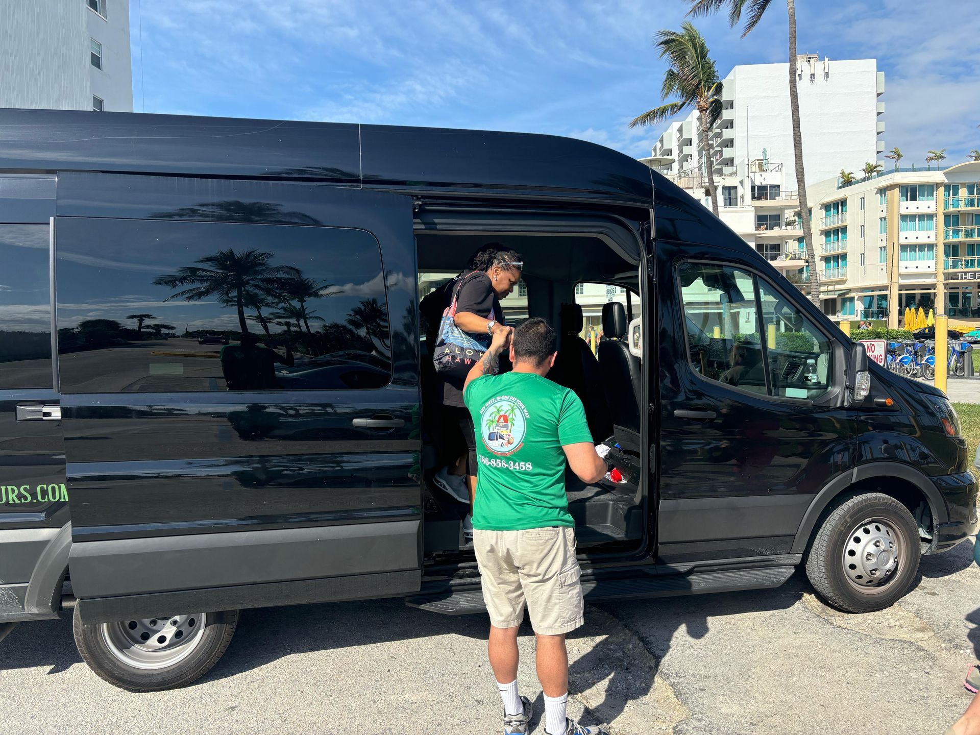 guest on the Miami Bus tour