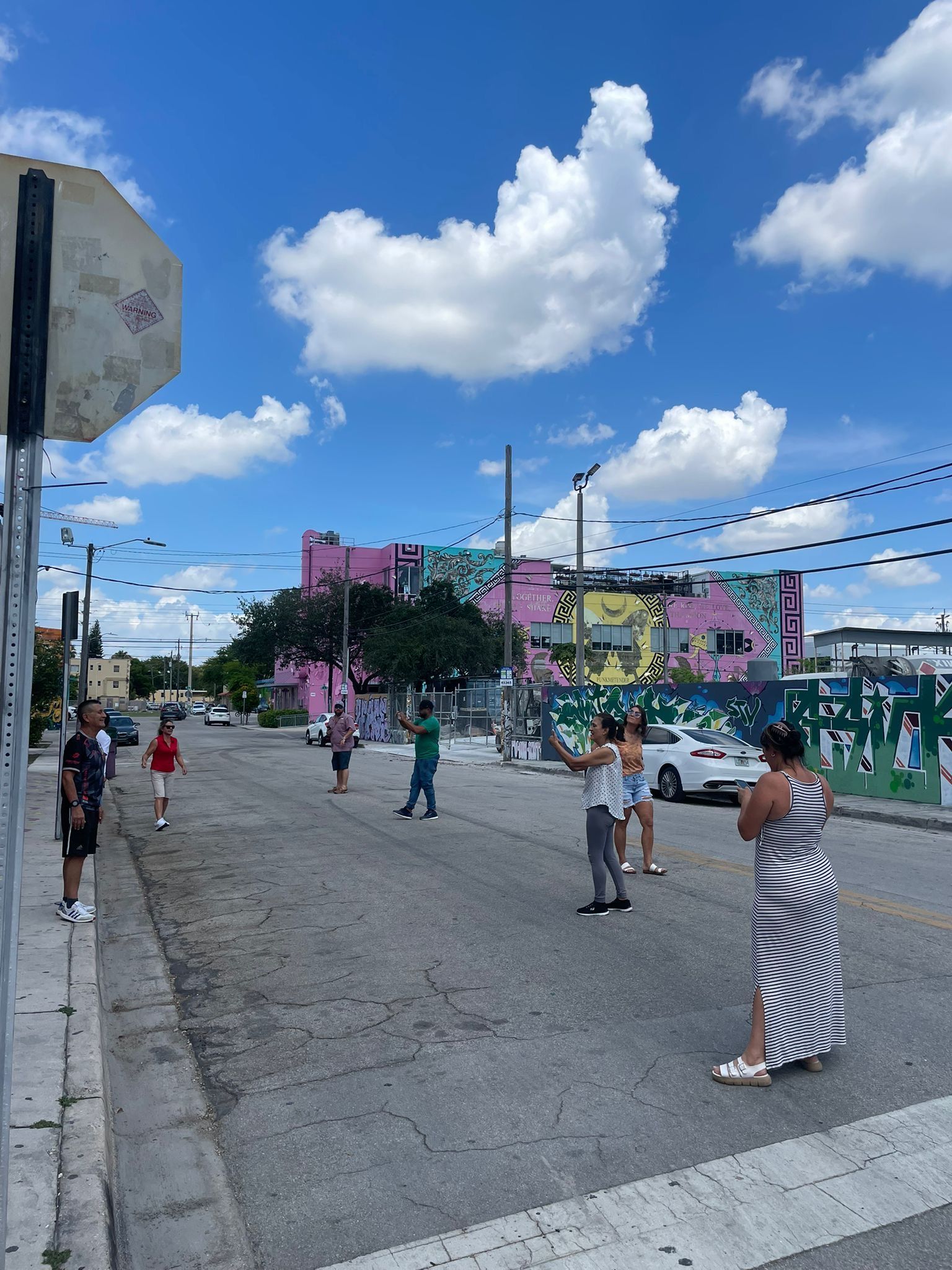 Passengers taking photos in Wynwood Walls 