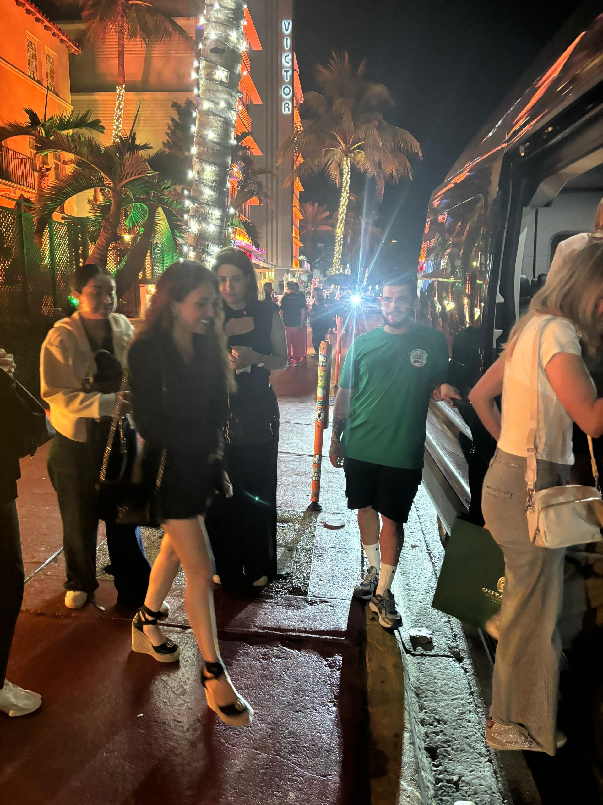 Miami bus tour hop on and off at the famous Ocean Drive
