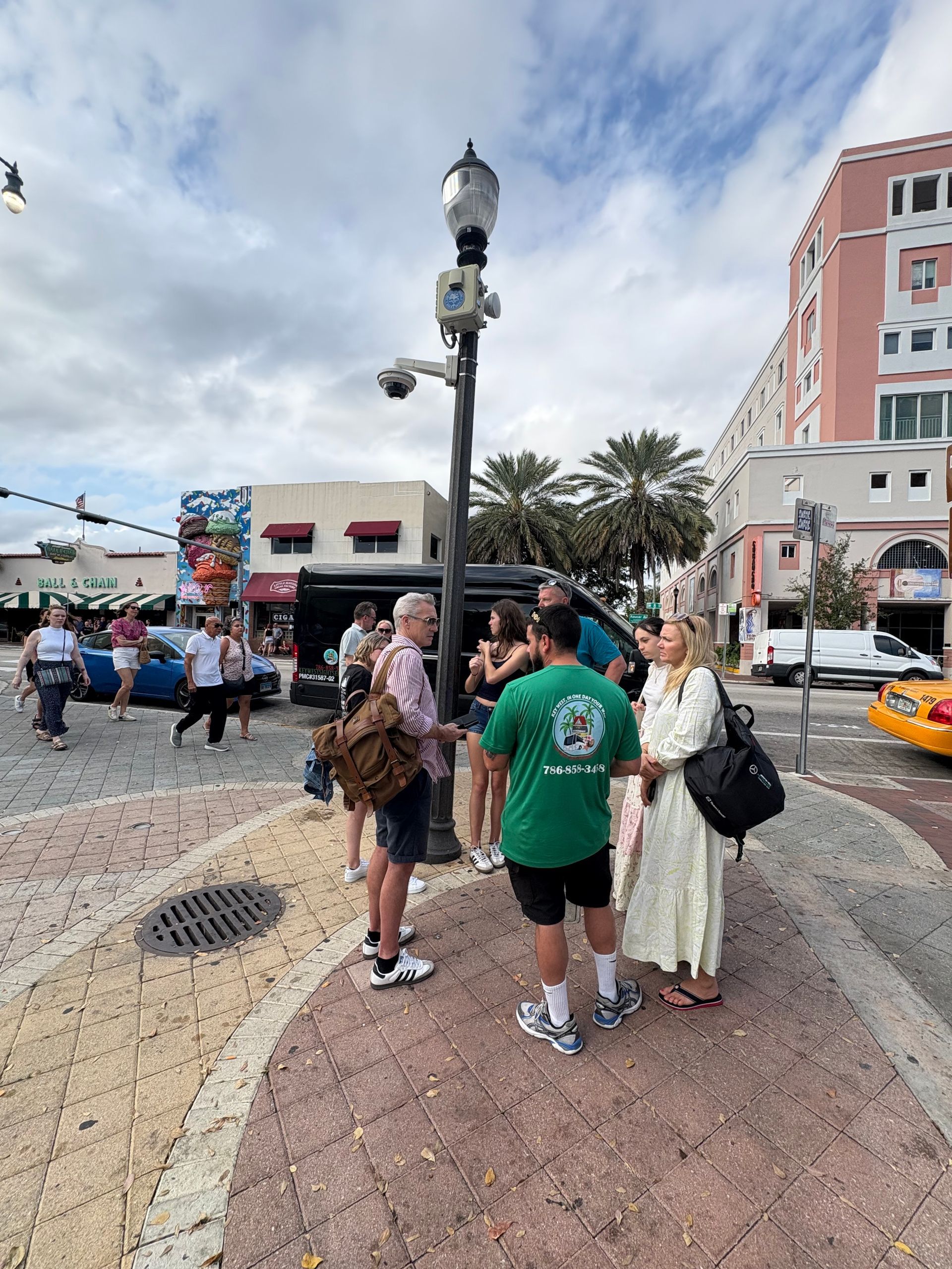 Turist with tour guide, exploring little Havana on a Miami Sightseeing tour