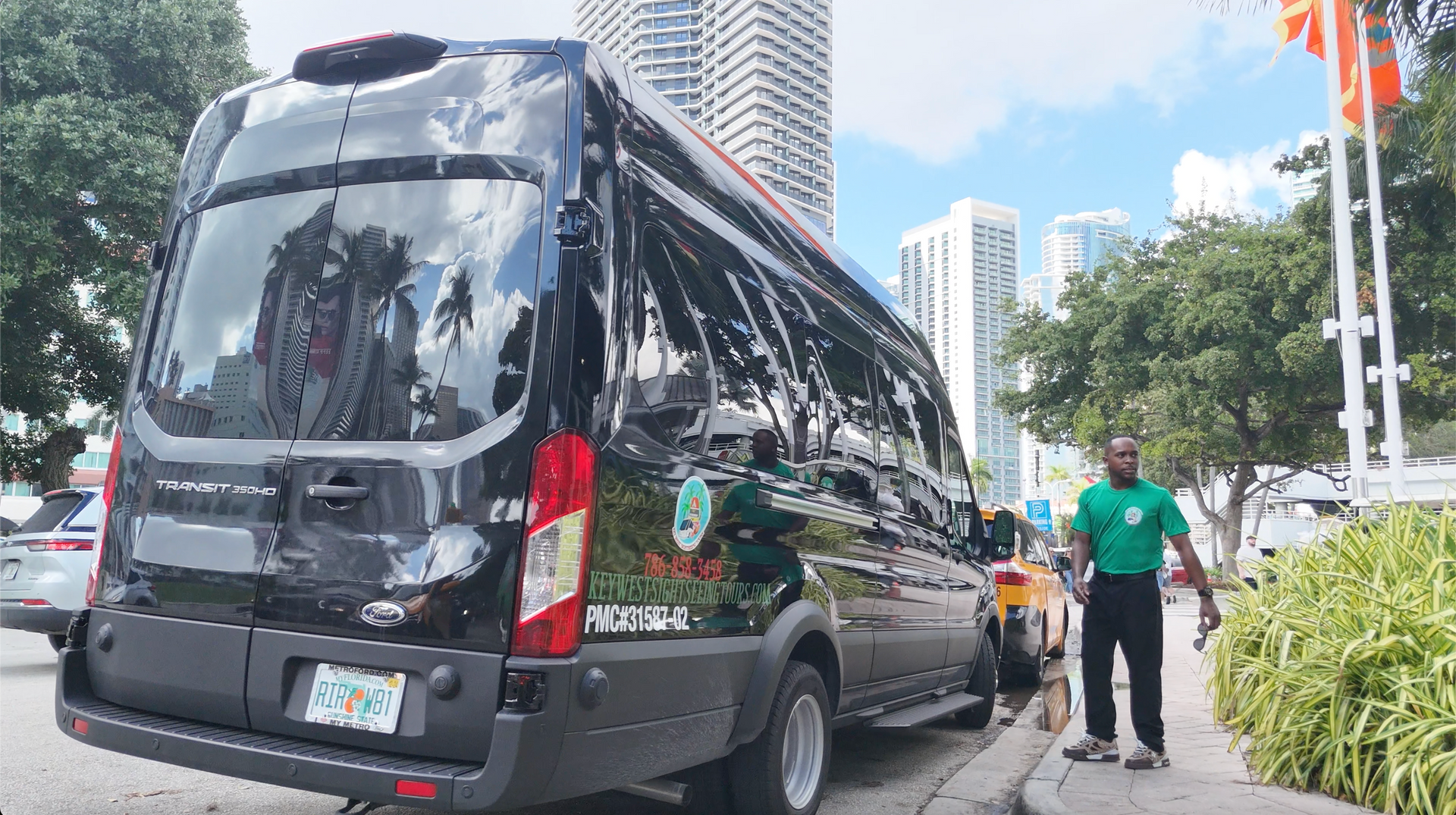 Pick location, Bayside Marketplace for your Miami City tour