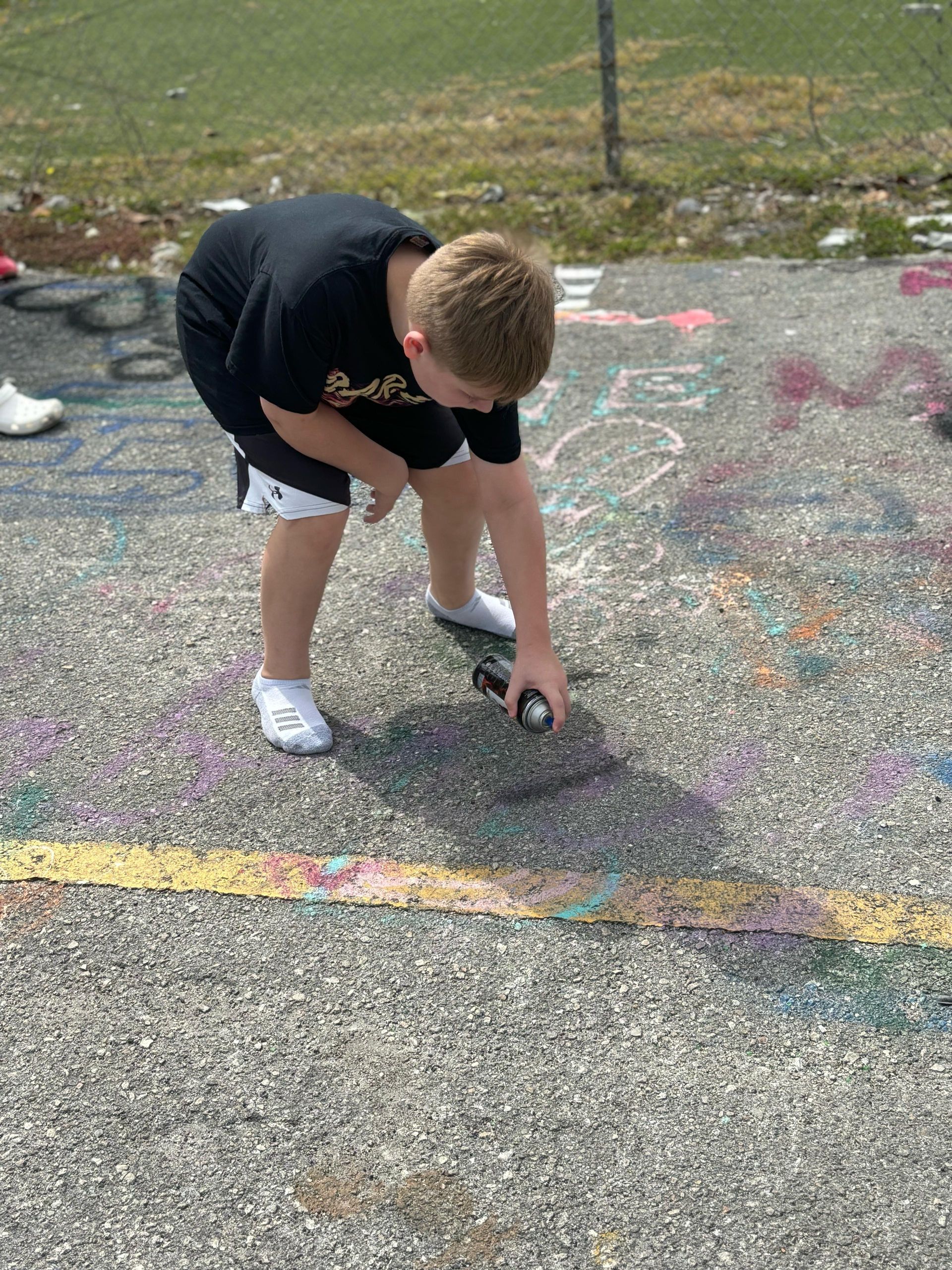Child painting in Wynwood on the street floor on a Miami tour bus, Best for Families 