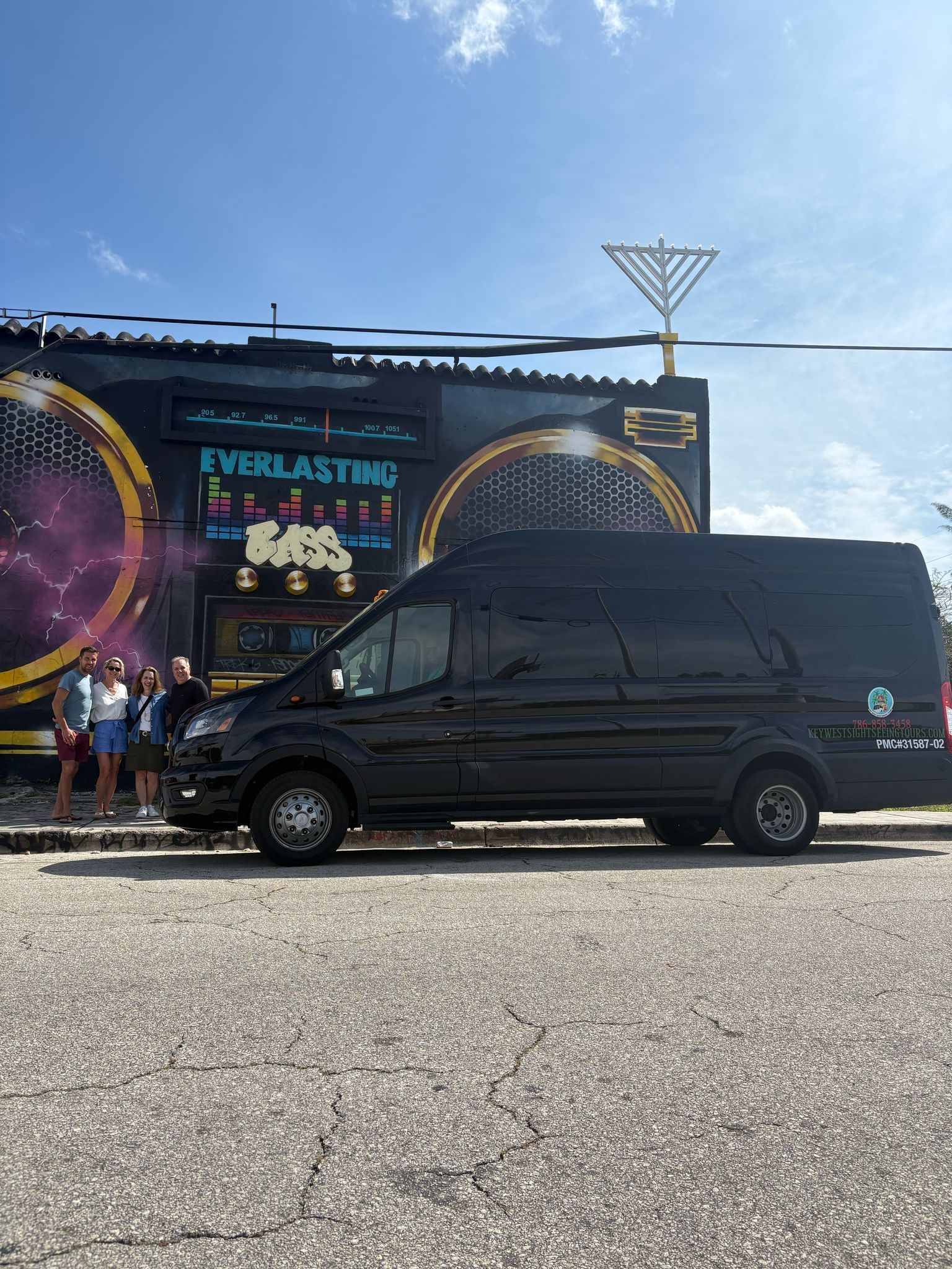 Bus Tours Miami – Exploring Wynwood Walls with a Guided Walking Tour
