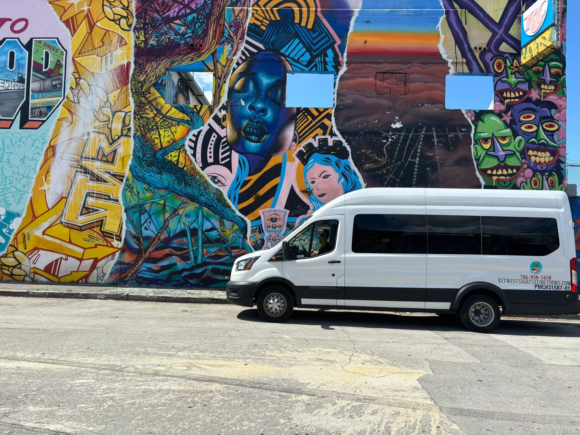 Miami 5 in 1 City Tour parked in Wynwood Walls with the white Miami Tour Buses. 