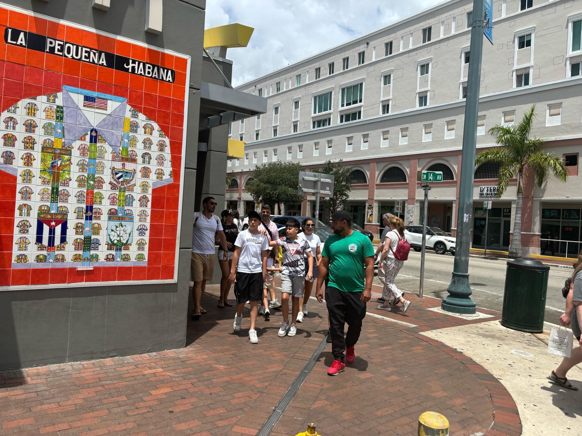 Tour guide doing the little Havana Walking tour
