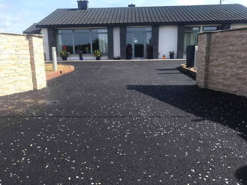 A picture of a black resin driveway laid by Landscape Gardeners Glasgow