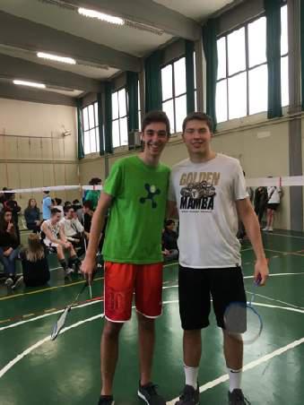 ragazzi in palestra dopo la partita