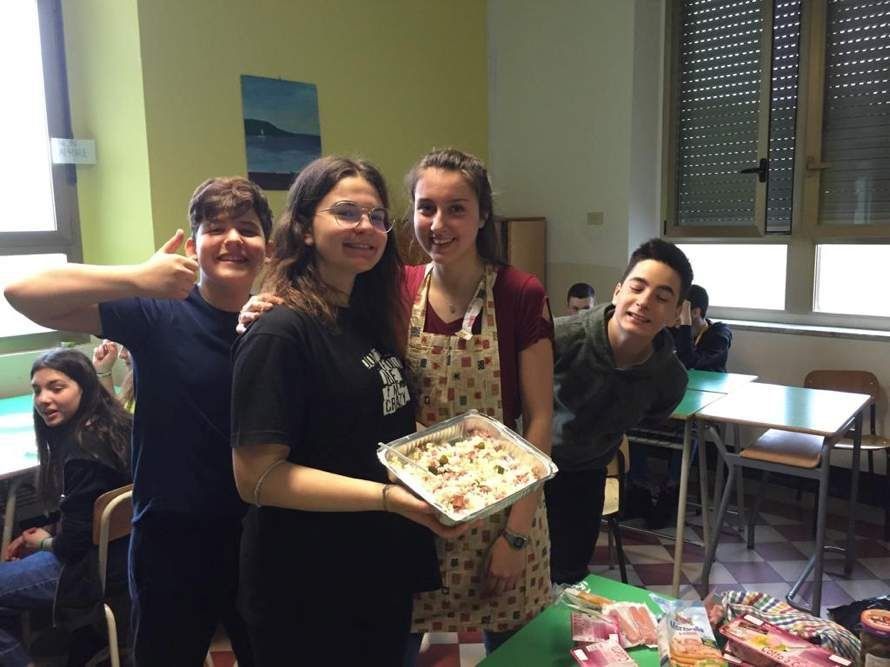 studentesse durante il laboratorio di cucina