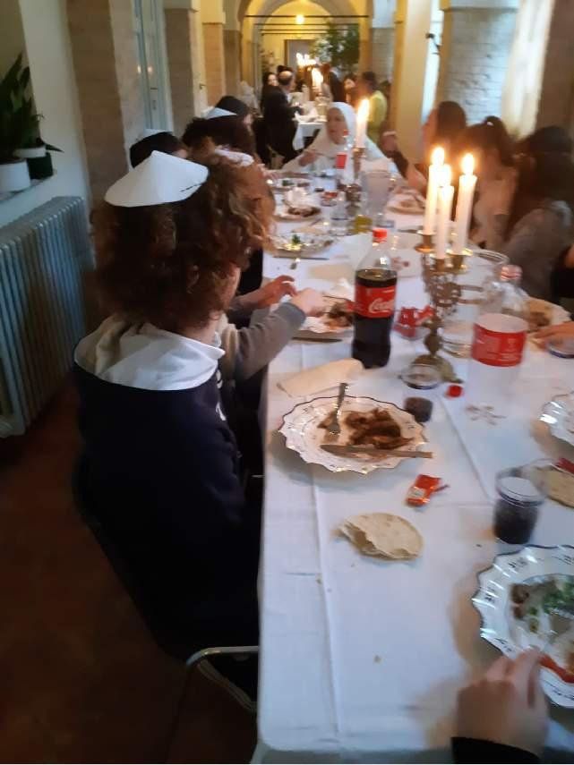 cena ebraica tradizionale a scuola