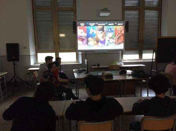 ragazzi in aula in attività ludiche