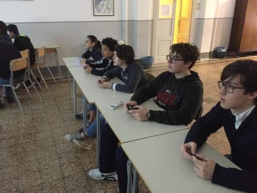 studenti con videogiochi