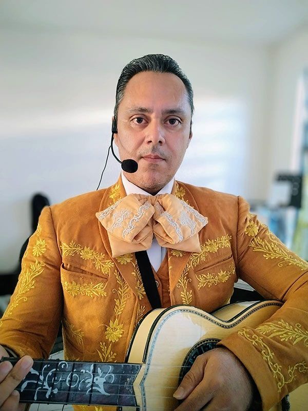 MARIACHI VERSÁTIL CANTARES DE MÉXICO DE FRANCISCO NIÑO