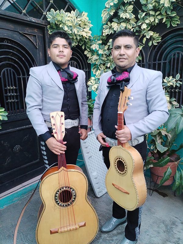 MARIACHI VERSÁTIL CANTARES DE MÉXICO DE FRANCISCO NIÑO
