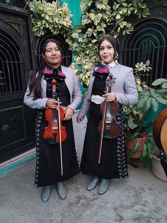 MARIACHI VERSÁTIL CANTARES DE MÉXICO DE FRANCISCO NIÑO