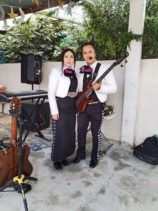 MARIACHI VERSÁTIL CANTARES DE MÉXICO DE FRANCISCO NIÑO