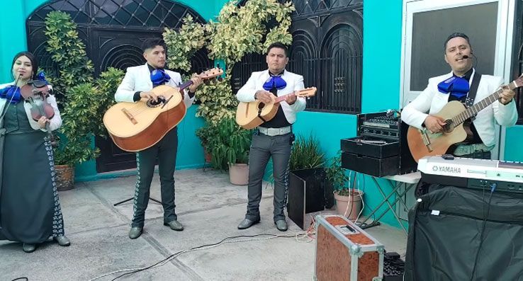 MARIACHI VERSÁTIL CANTARES DE MÉXICO DE FRANCISCO NIÑO