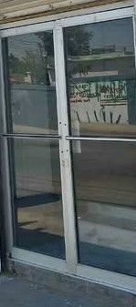 PUERTAS DE VIDRIO Y ALUMINIO