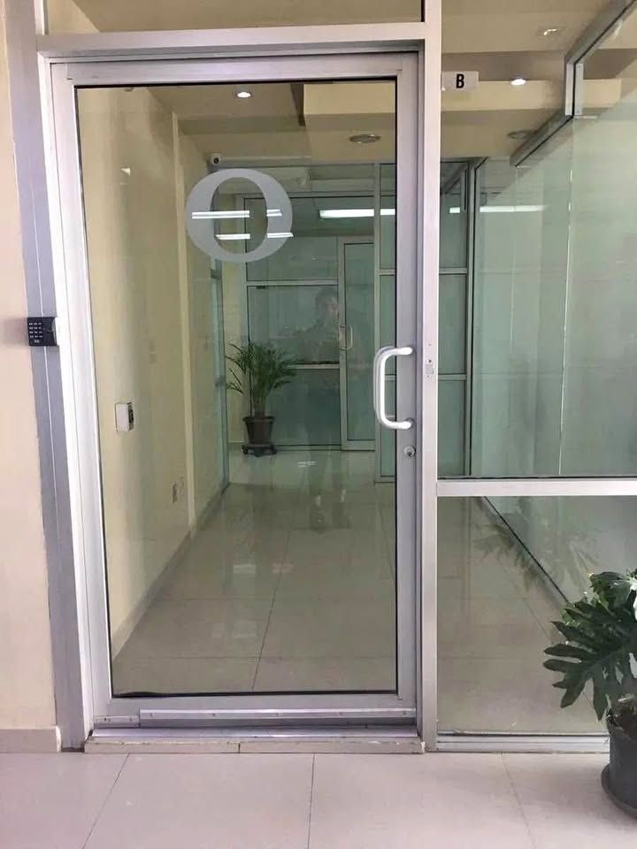 PUERTAS DE VIDRIO Y ALUMINIO