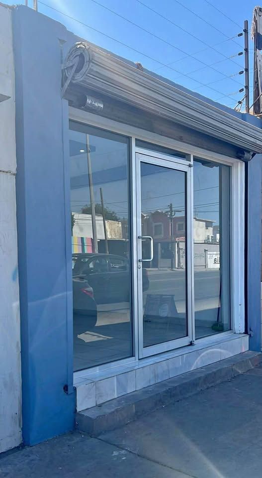 PUERTAS DE VIDRIO Y ALUMINIO