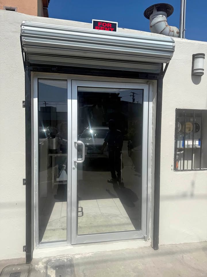 PUERTAS DE VIDRIO Y ALUMINIO