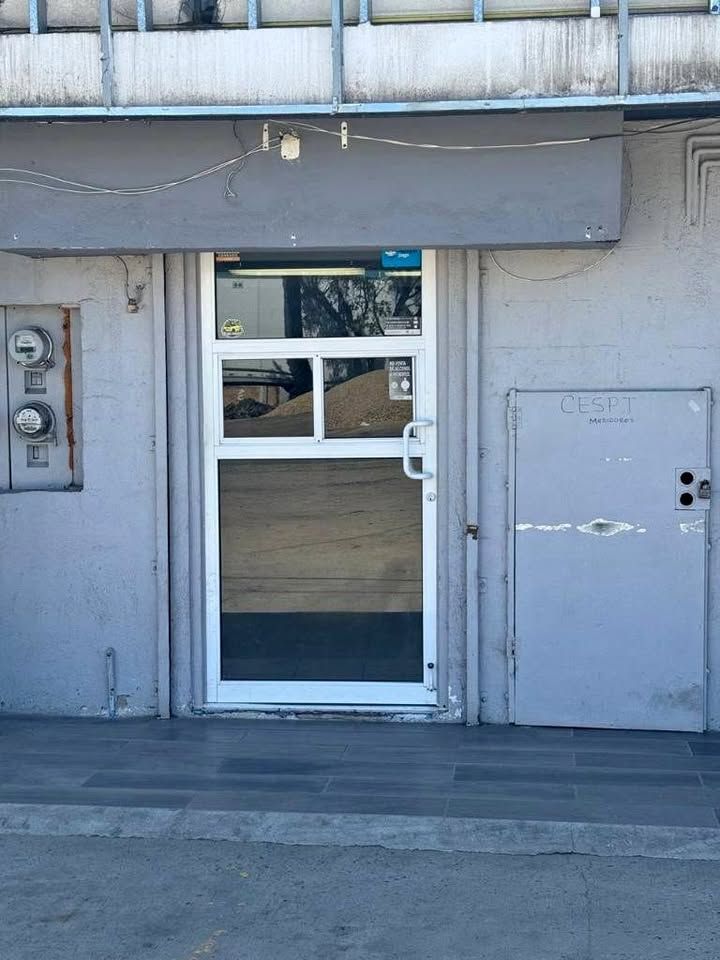 PUERTAS DE VIDRIO Y ALUMINIO