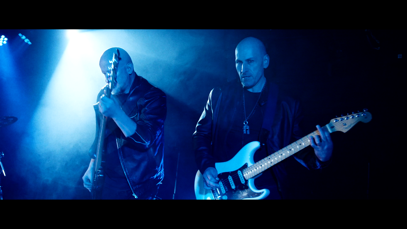 theatre-of-floyd-pink-floyd-tribute-stage-image-bass-guitar-and-guitar