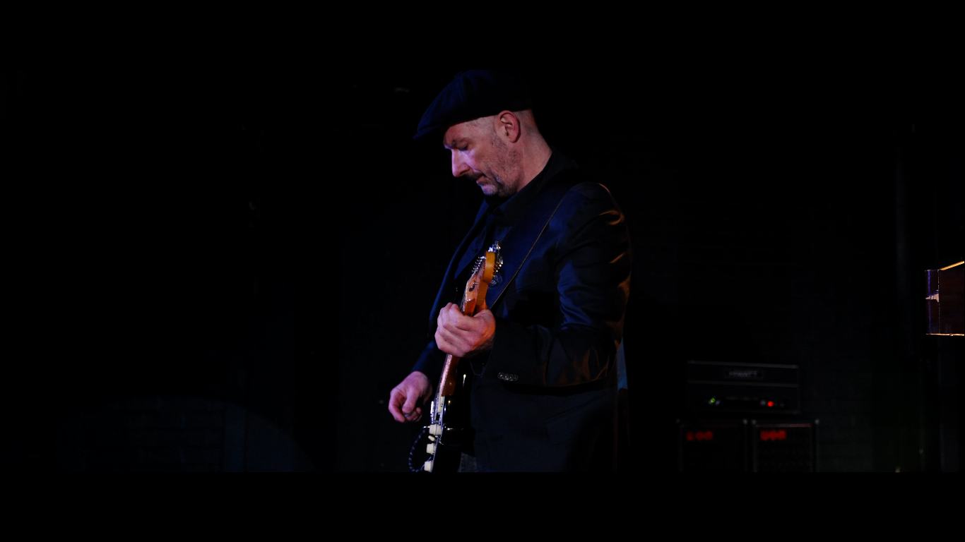 theatre-of-floyd-pink-floyd-tribute-lead-guitar-toby-thompson