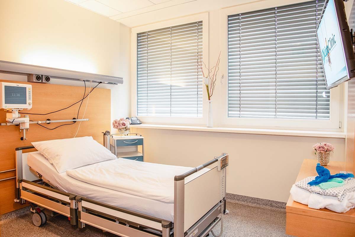 Einfaches Patientenzimmer im LipoZentrum Dr. Heck in Salzburg
