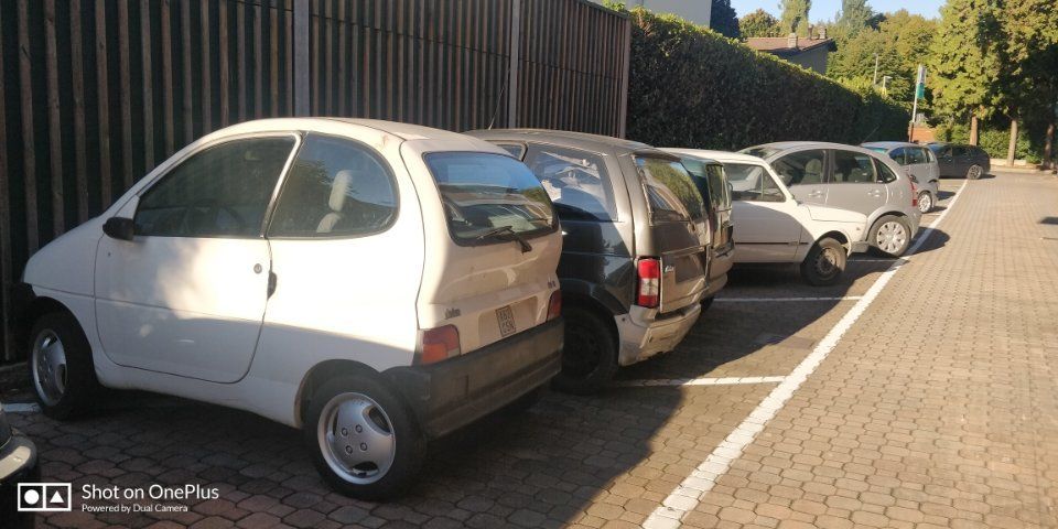 auto in riparazione dell'officina a Reggio Emilia