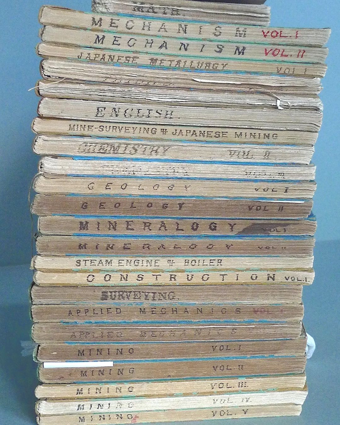 carnets et manuels de différentes matières