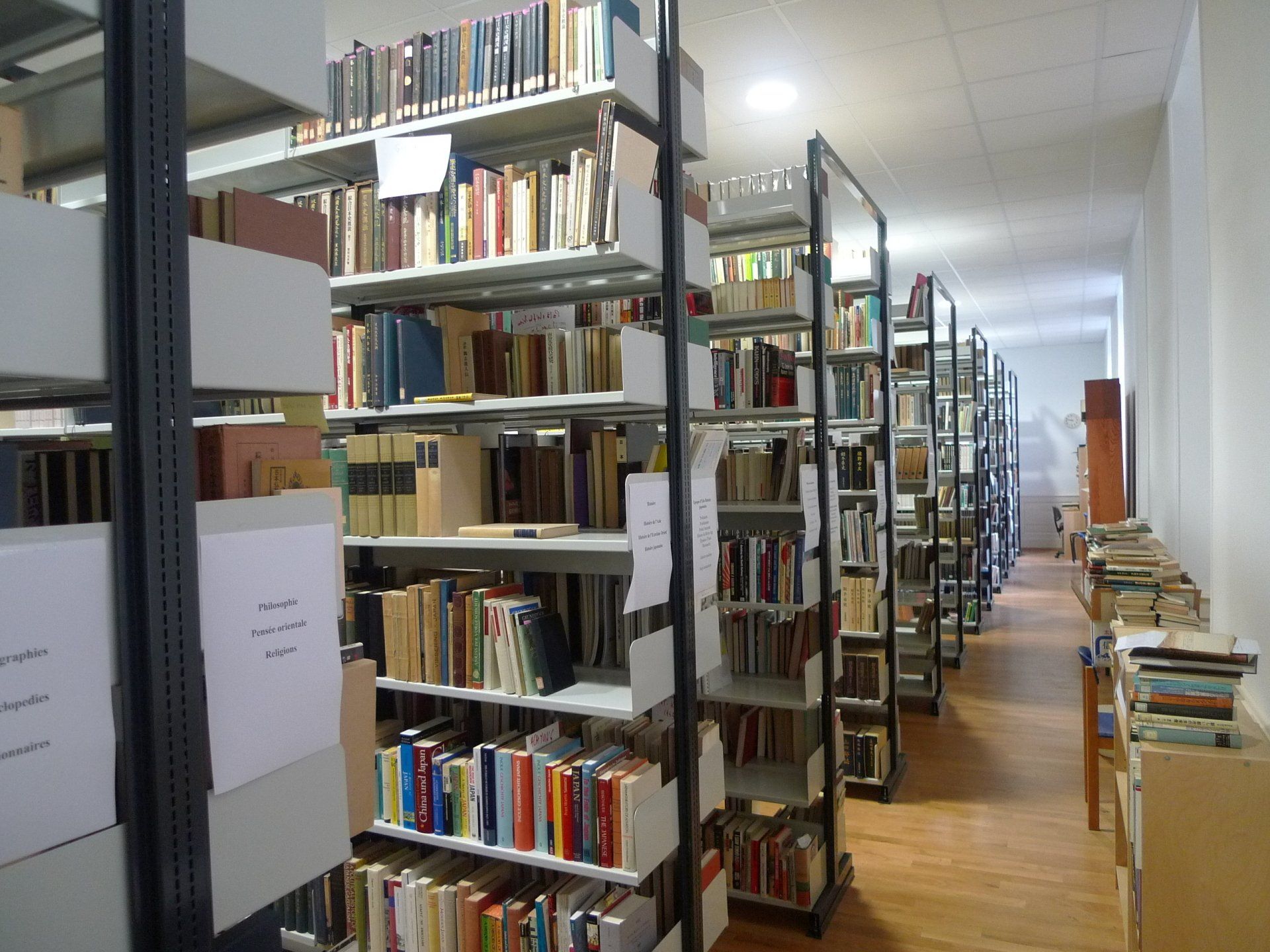 Photo de la biblio
*thèque du centre de ressources sur le Japon du CEEJA