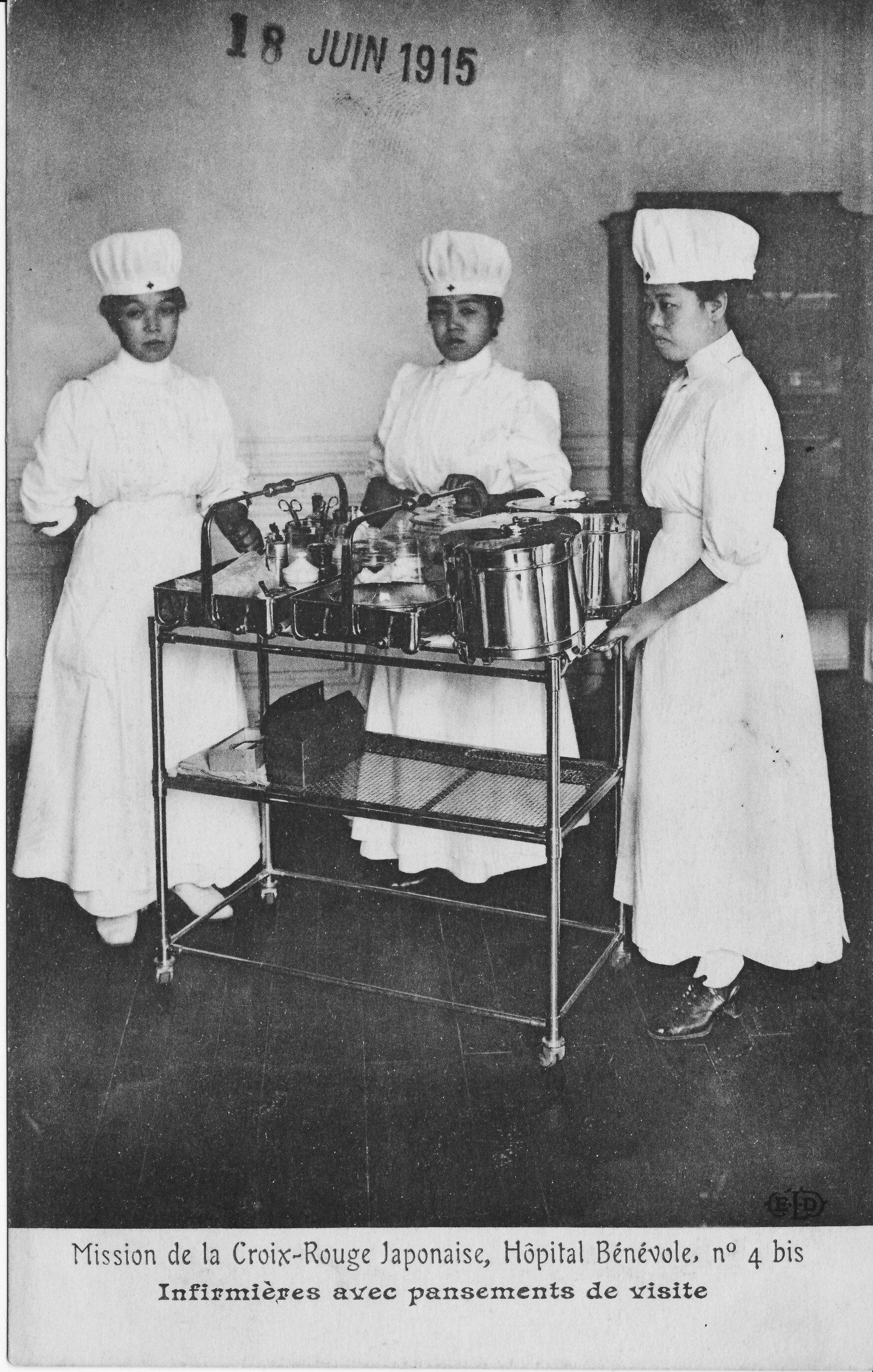 photo tirée d'un article de journal datant de juin 1915 présentant de trois infirmières japonaise