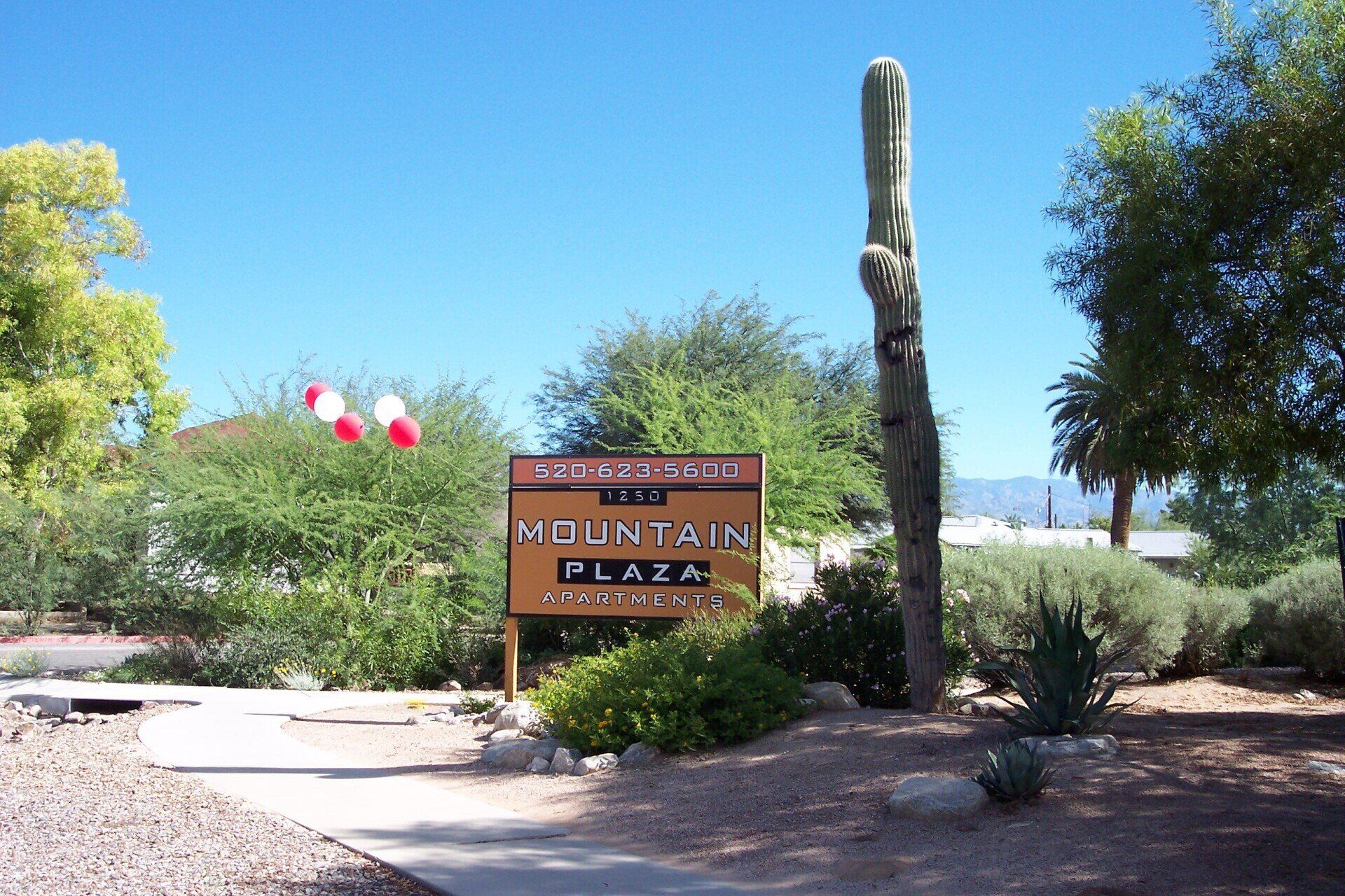 Mountain Plaza Exterior Photo Sign